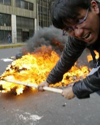 Un estudiante muere y dos resultan heridos durante una manifestacin en Ecuador 