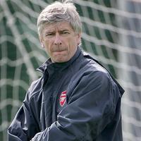 Wenger avisa de que el Arsenal debe controlar a Riquelme