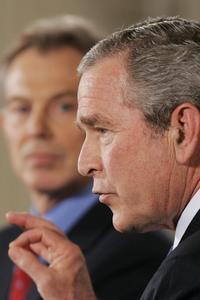 Bush y Blair descartan la retirada de Irak y asumen el error de la crcel de Abu Ghraib