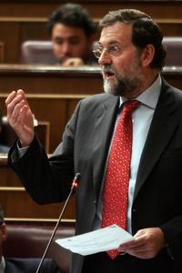 Rajoy pide al Gobierno que desmienta hoy cualquier compromiso con ETA