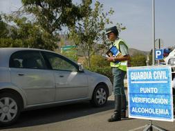 La DGT calcula que ms de 30.000 conductores circulan sin carn