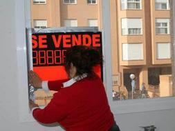 La compraventa de viviendas cae un 24,4% en febrero