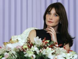 Carla Bruni desvela en un libro lo que le atrajo de Sarkozy