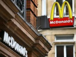 McDonald's crear 4.000 empleos en Reino Unido ante la creciente demanda de comida rpida por la crisis