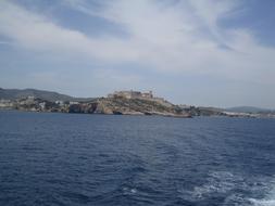 Las costas mediterrneas pueden vivir chubascos y tormentas, con nubes y claros por buena parte de Espaa