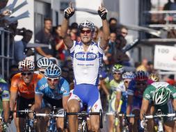 Bennati, nuevo lder tras la victoria al sprint de Boonen