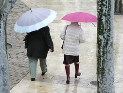 La lluvia marca el inicio del fin de semana