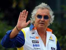 Flavio Briatore deja una puerta abierta a su posible salida de la escudera francesa dentro de dos aos