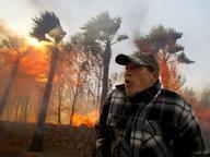 Dos incendios avanzan, avivados por el viento, en la Comunidad Valenciana