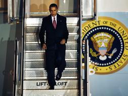 Barack Obama realiza su primer viaje como presidente en el 'Air Force One' 