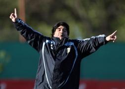 Maradona duda si continuar al frente de la 'albiceleste'