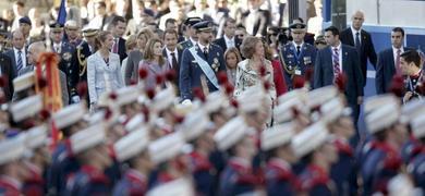 Los Reyes presiden un desfile militar marcado por los abucheos a Zapatero