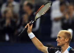 Nikolay Davydenko vence a Novak Djokovic y alcanza la final