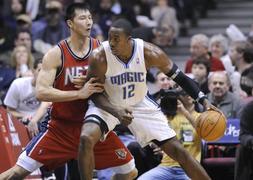 Howard, Carter y Anderson se exhiben ante los Nets