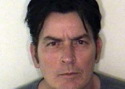 Fianza de 8.500 dlares para Charlie Sheen tras ser detenido por agresin