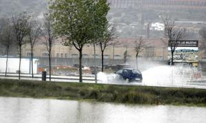 El agua acumulada en la va en Toledo obliga a suspender dos horas el trfico ferroviario entre Madrid y Levante