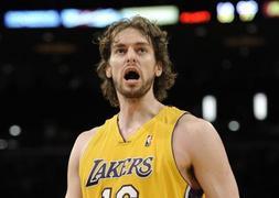 Pau Gasol sufre una leve contractura en la pierna izquierda y ser baja ante los Rockets