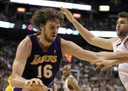 Gasol y Bryant ceden ante los Raptors de Caldern