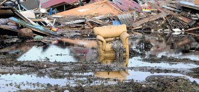 Un muerto y 55 detenidos por violar la primera noche de toque de queda en las zonas ms afectadas por el terremoto