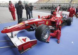 Fernando Alonso rompe el motor en la primera sesin de los entrenamientos libres