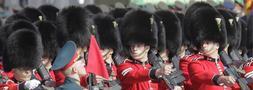 Las tropas de la OTAN desfilan por primera vez en la Plaza Roja de Mosc para conmemorar la victoria sobre los nazis