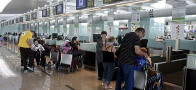 La nube cierra los aeropuertos de Jerez y Sevilla