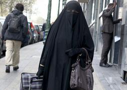 El Senado acuerda prohibir el 'burka' en los espacios pblicos