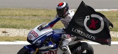 Un intratable Lorenzo vuelve a vencer por delante de Pedrosa