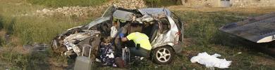 Cuatro portugueses miembros de una familia mueren al colisionar su turismo con un camin en Burgos