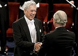 La entrega del Nobel de Literatura a Vargas Llosa pone el acento espaol a la ceremonia de Estocolmo