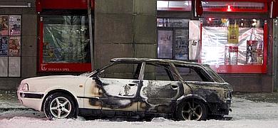 La explosin de dos coches deja un muerto en Estocolmo