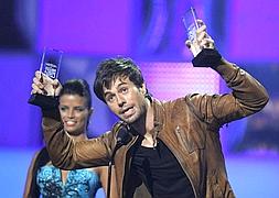 Enrique Iglesias arrasa en los Premios Billboard de la Msica Latina