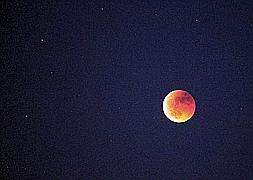 Las nubes deslucen el eclipse lunar