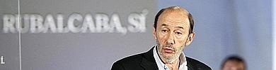 Rubalcaba propone reducir parlamentarios y concejales