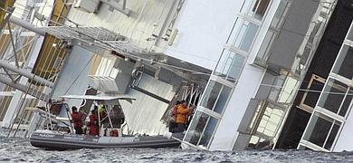 Rescatados del interior del crucero tres supervivientes