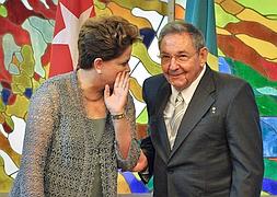 Rousseff sortea los derechos humanos en su visita a Cuba