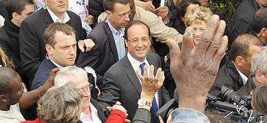 Hollande fustiga a Sarkozy por sus ataques a Espaa