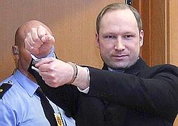 La locura de Breivik, en manos de los jueces