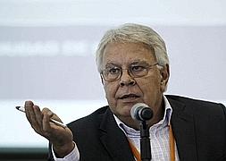 Felipe Gonzlez ser Hijo Predilecto de Sevilla