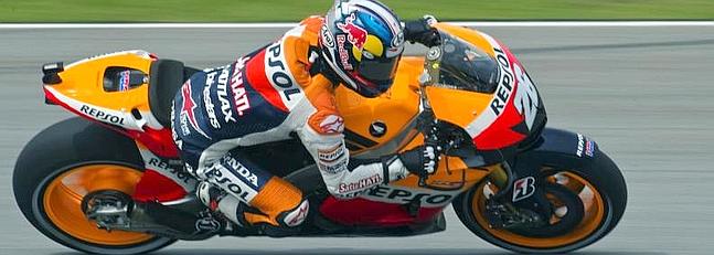 Pedrosa manda antes de la lluvia