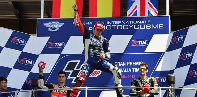 Lorenzo arrasa en MotoGP