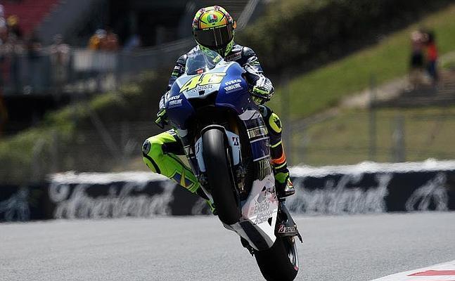 Rossi lidera a las Yamaha en los primeros libres