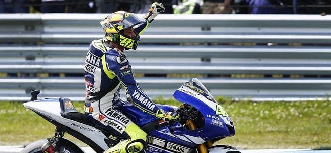 Rossi vuelve a ganar el da de la hazaa de Lorenzo