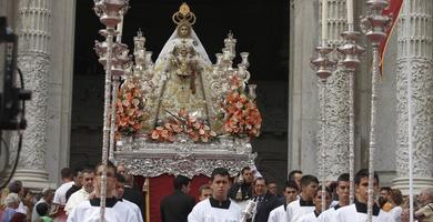 El Casco Histrico se engalana para acoger la procesin del Corpus Christi