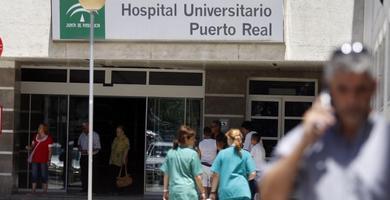 La gripe A afecta a 15 enfermeras y obliga a tratar a un centenar de pacientes