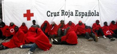 Rescatada una patera con 68 subsaharianos a bordo en la costa de Tarifa