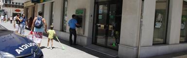 La Polica Local frustra un atraco con rehenes en un banco cerca de Jefatura