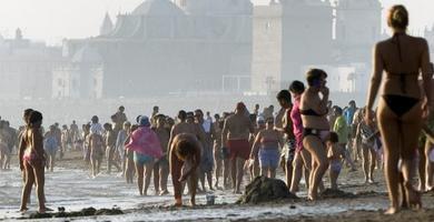 Las medusas invaden las playas y pican a 1.200 personas en una semana