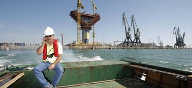 El puente emerge de las aguas