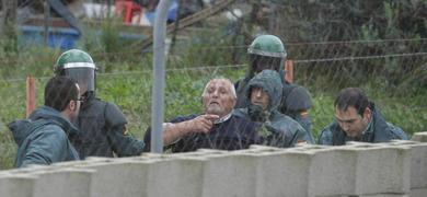 La demolicin de diez casas en Chiclana acaba con 30 detenidos